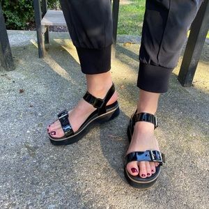 Ugg Black Patent Leather Platform Sandal Size 7